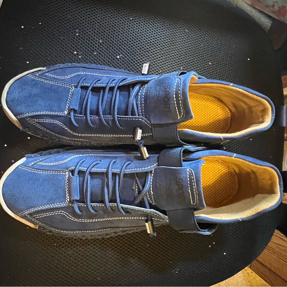 Geox woman’s Navy and White Sneakers